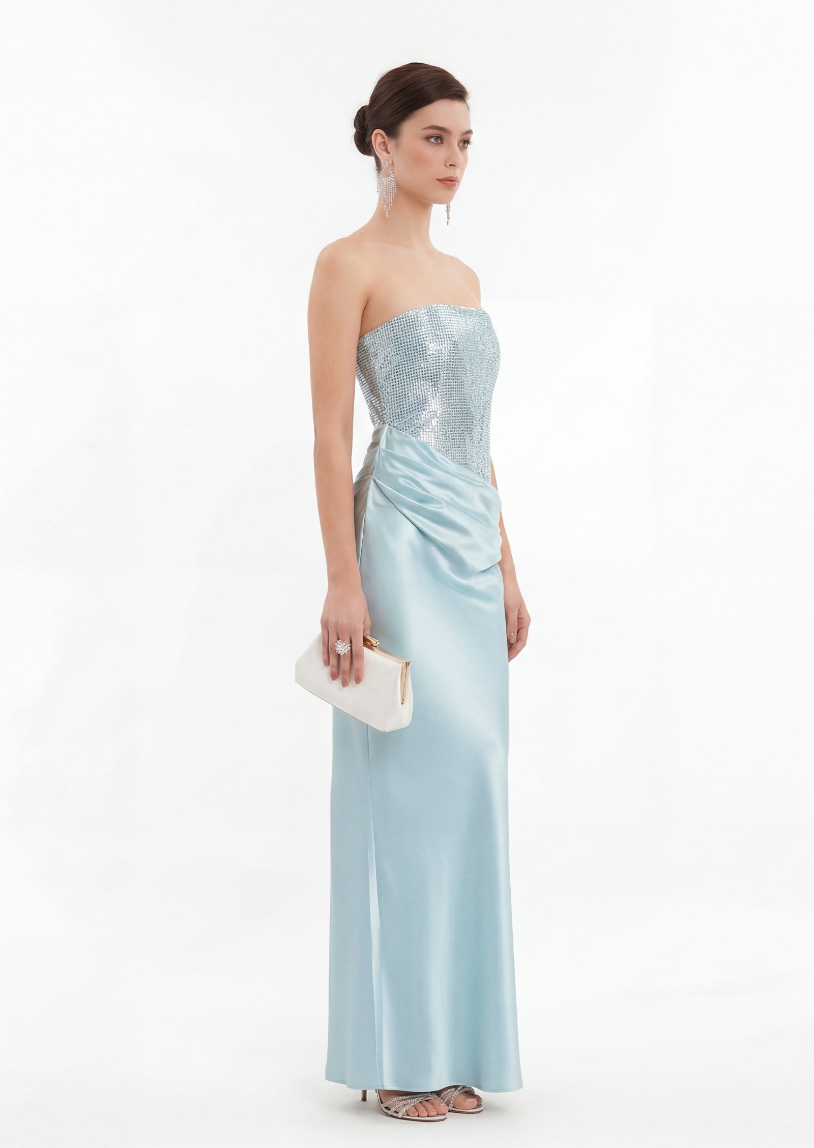 فستان قصير بقميص مزين بدانتيل صناعي 