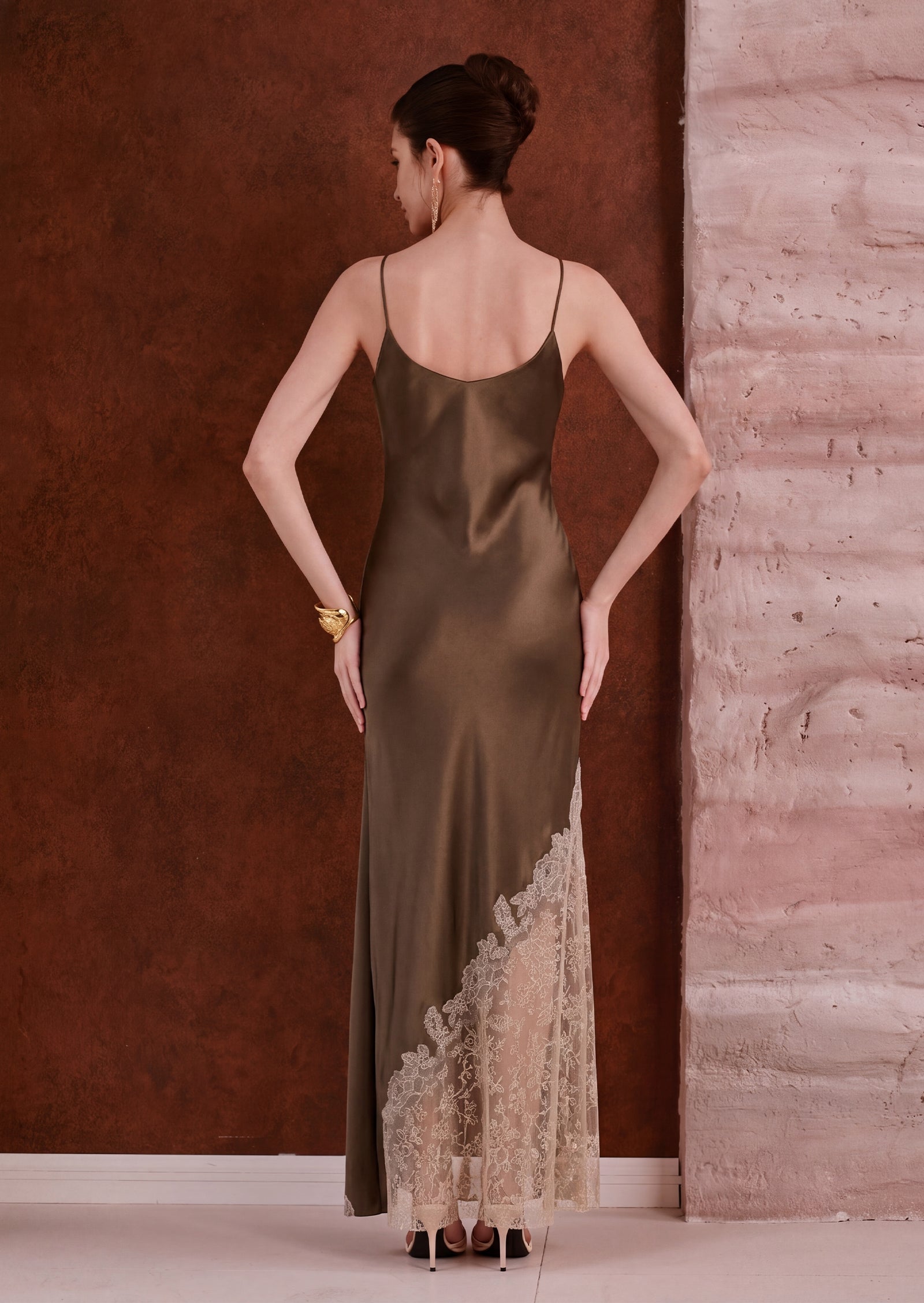 Midikleid in A-Linie mit Blumenmuster und Laternenärmeln