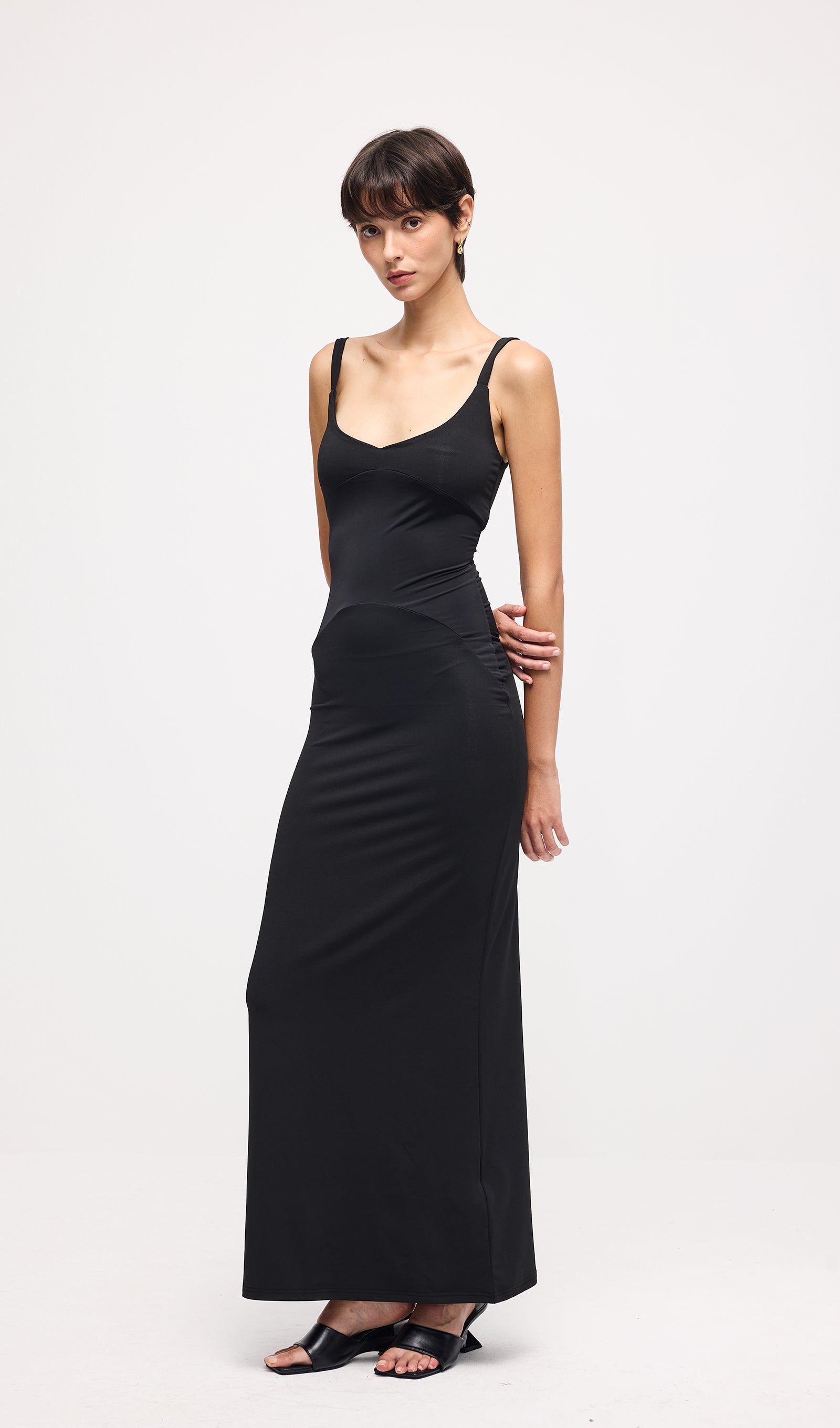 Solid Sleeveless Curve Maxi Dress In Black