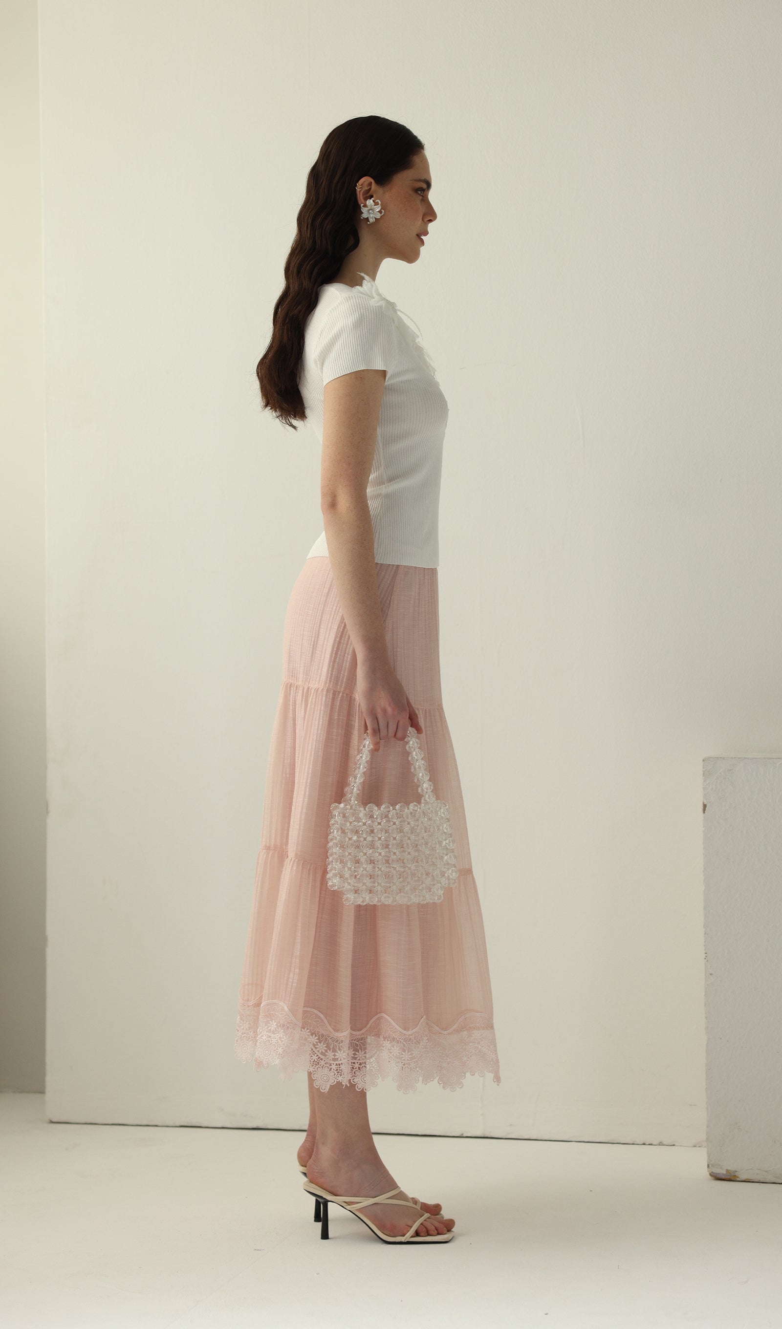 Geblümtes Maxikleid mit V-Ausschnitt und Taillengürtel