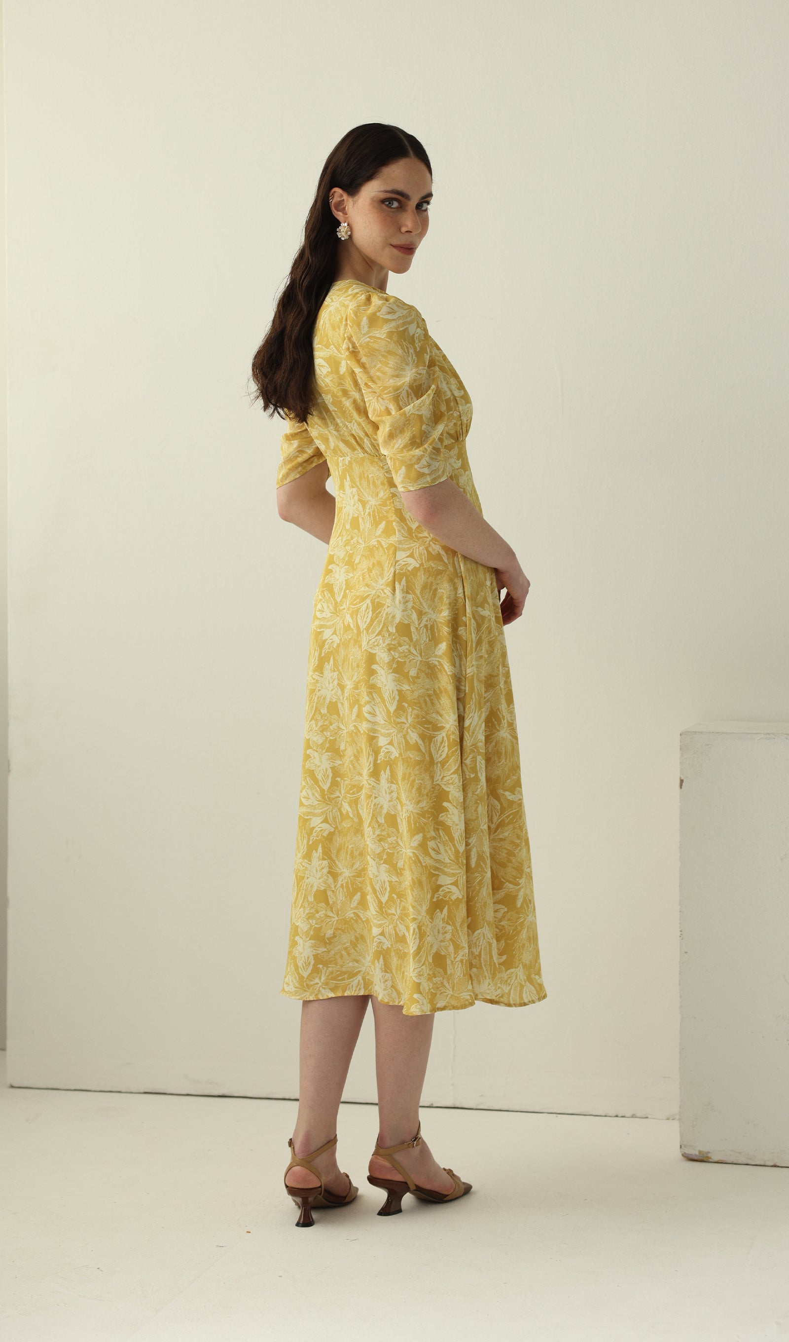 Midikleid in A-Linie mit Blumenmuster und Laternenärmeln