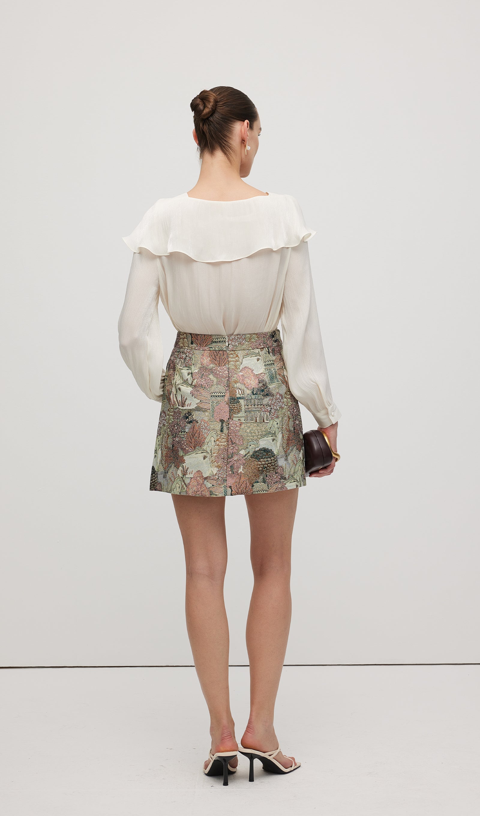 Minikleid mit 3D-Strassblumenmuster in Weiß