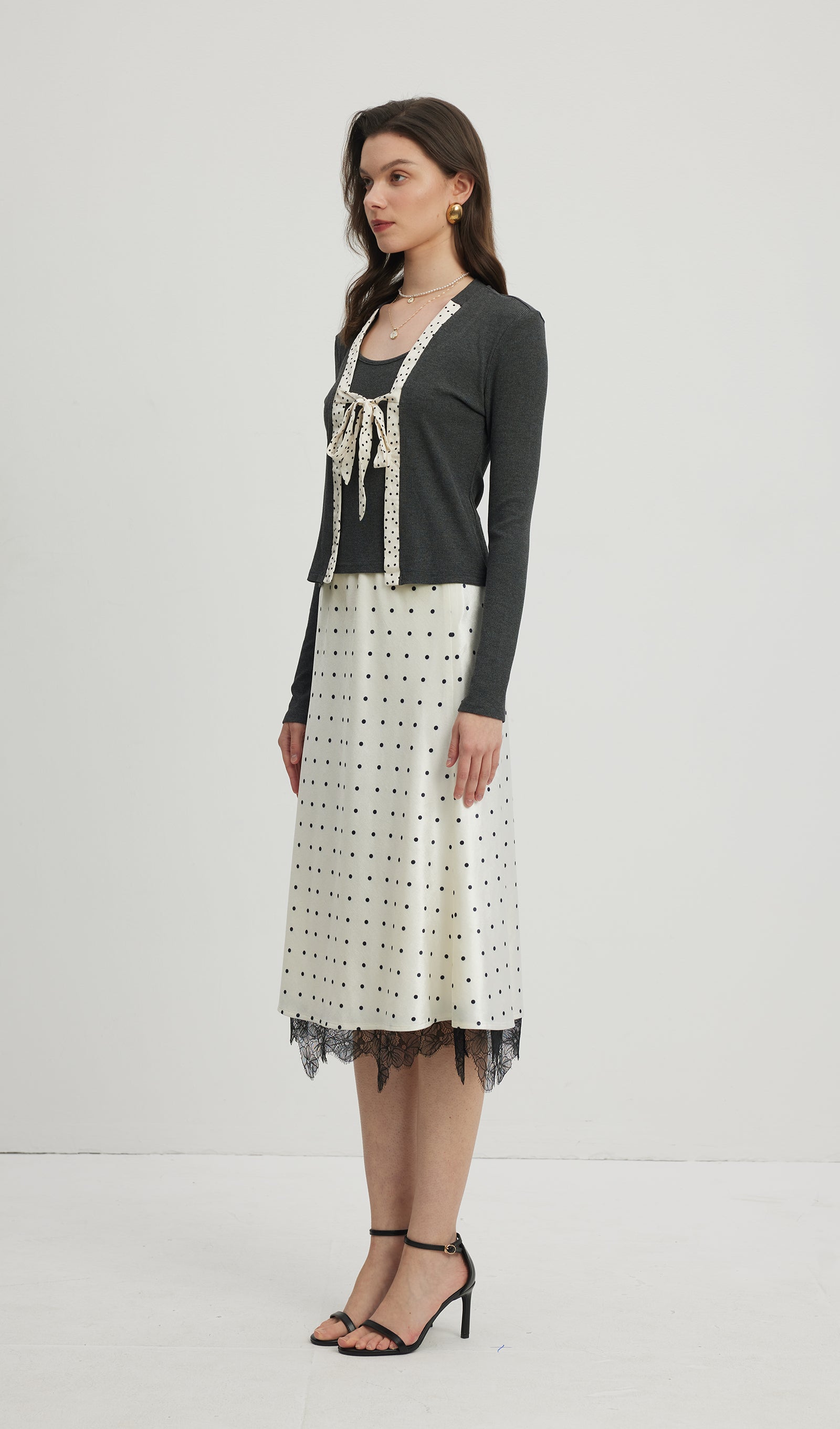Minikleid mit 3D-Strassblumenmuster in Weiß