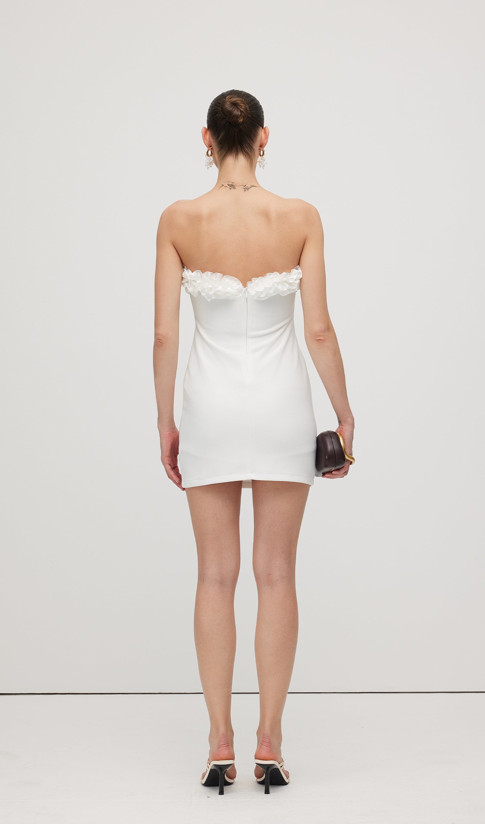 Minikleid mit 3D-Strassblumenmuster in Weiß