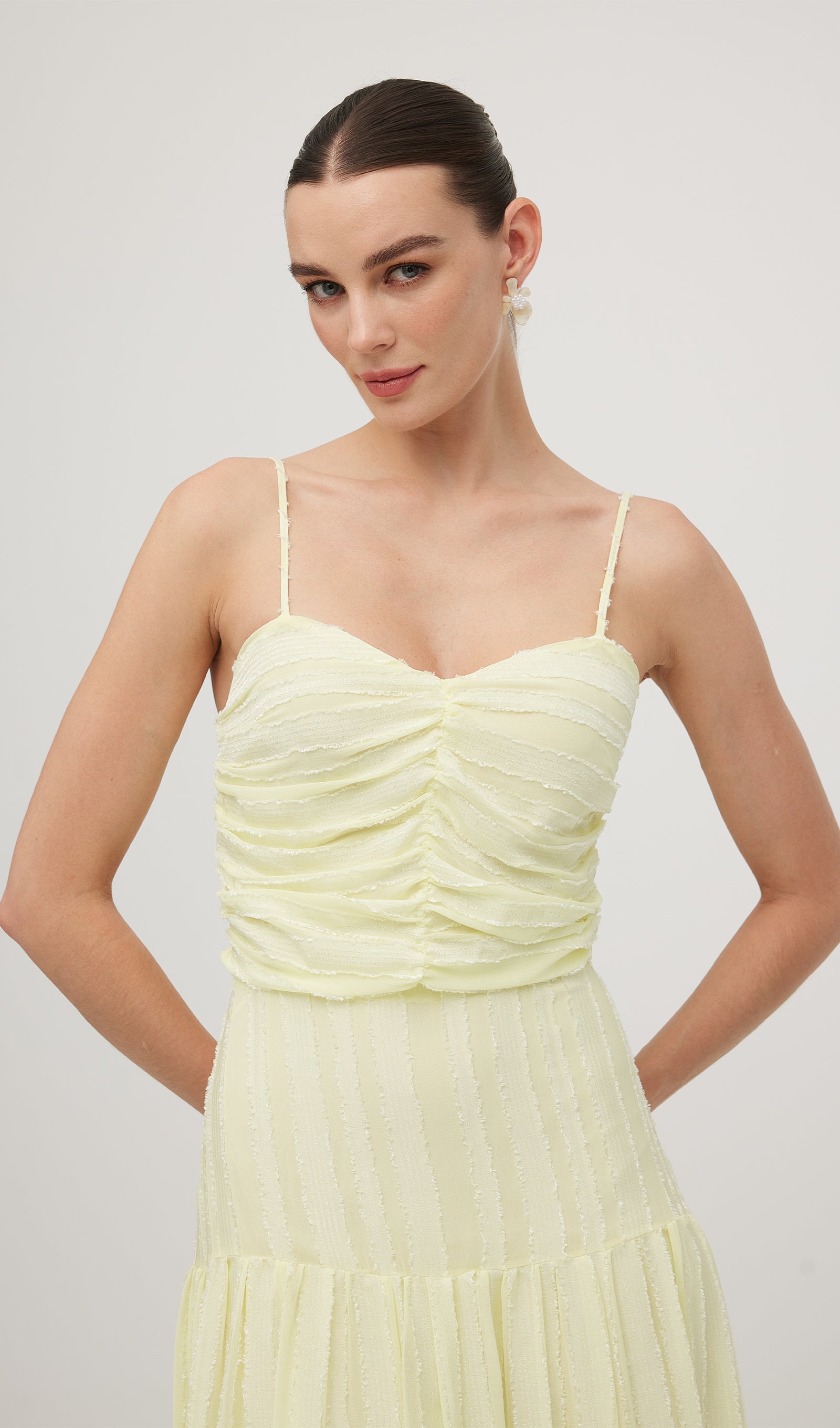 Minikleid mit 3D-Strassblumenmuster in Weiß