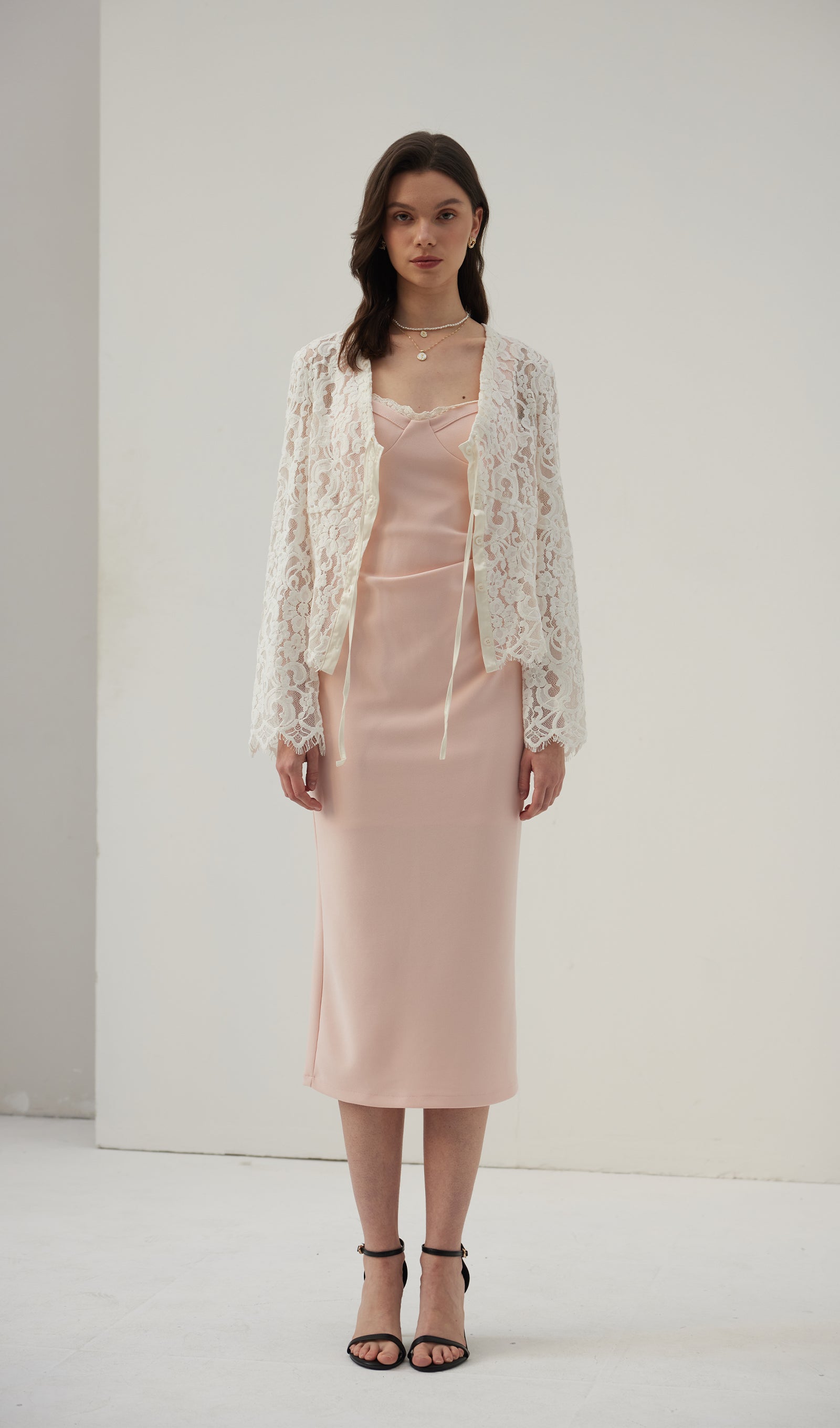 بلوزة من الدانتيل المجوف 