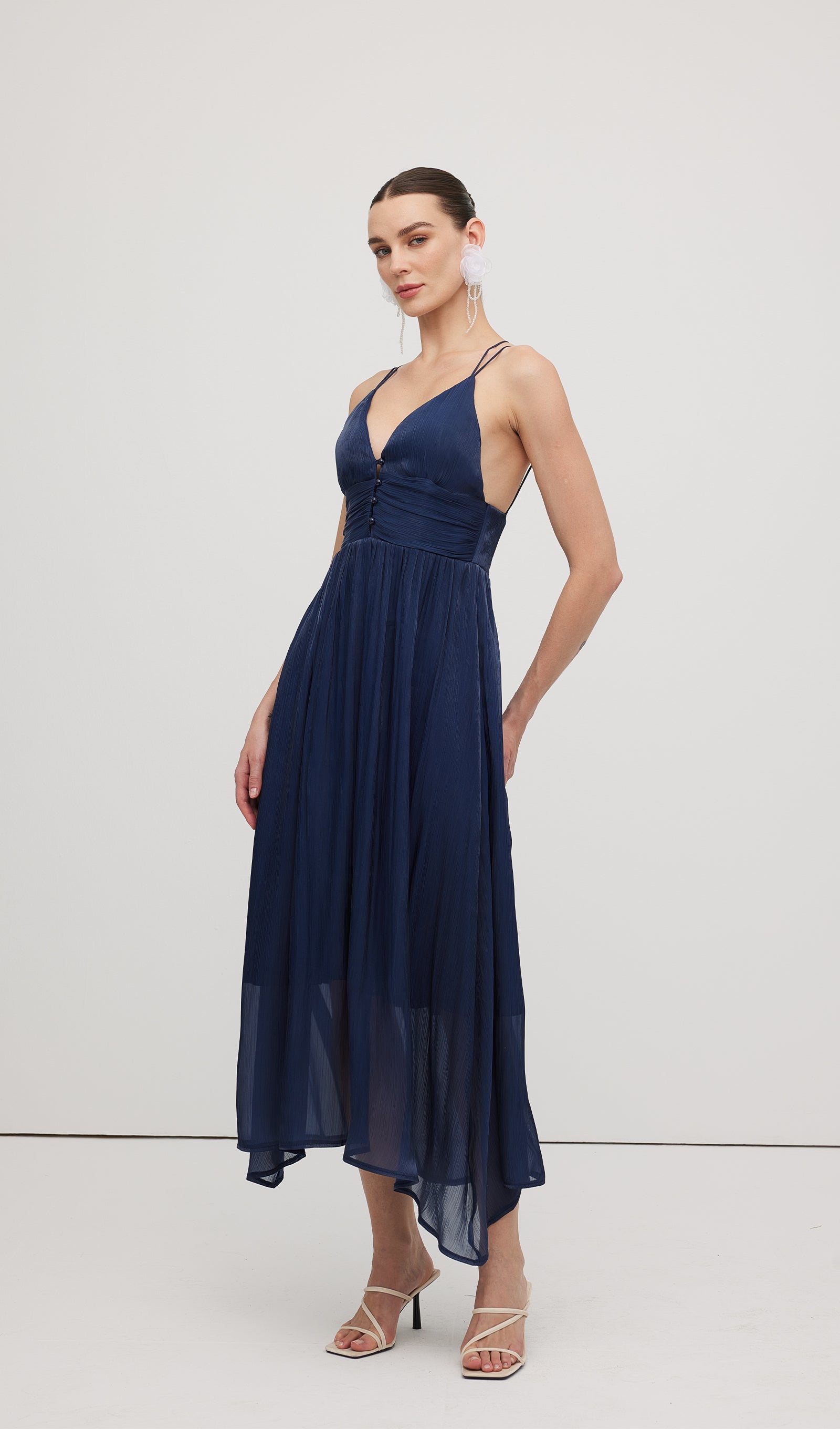 Minikleid mit 3D-Strassblumenmuster in Weiß