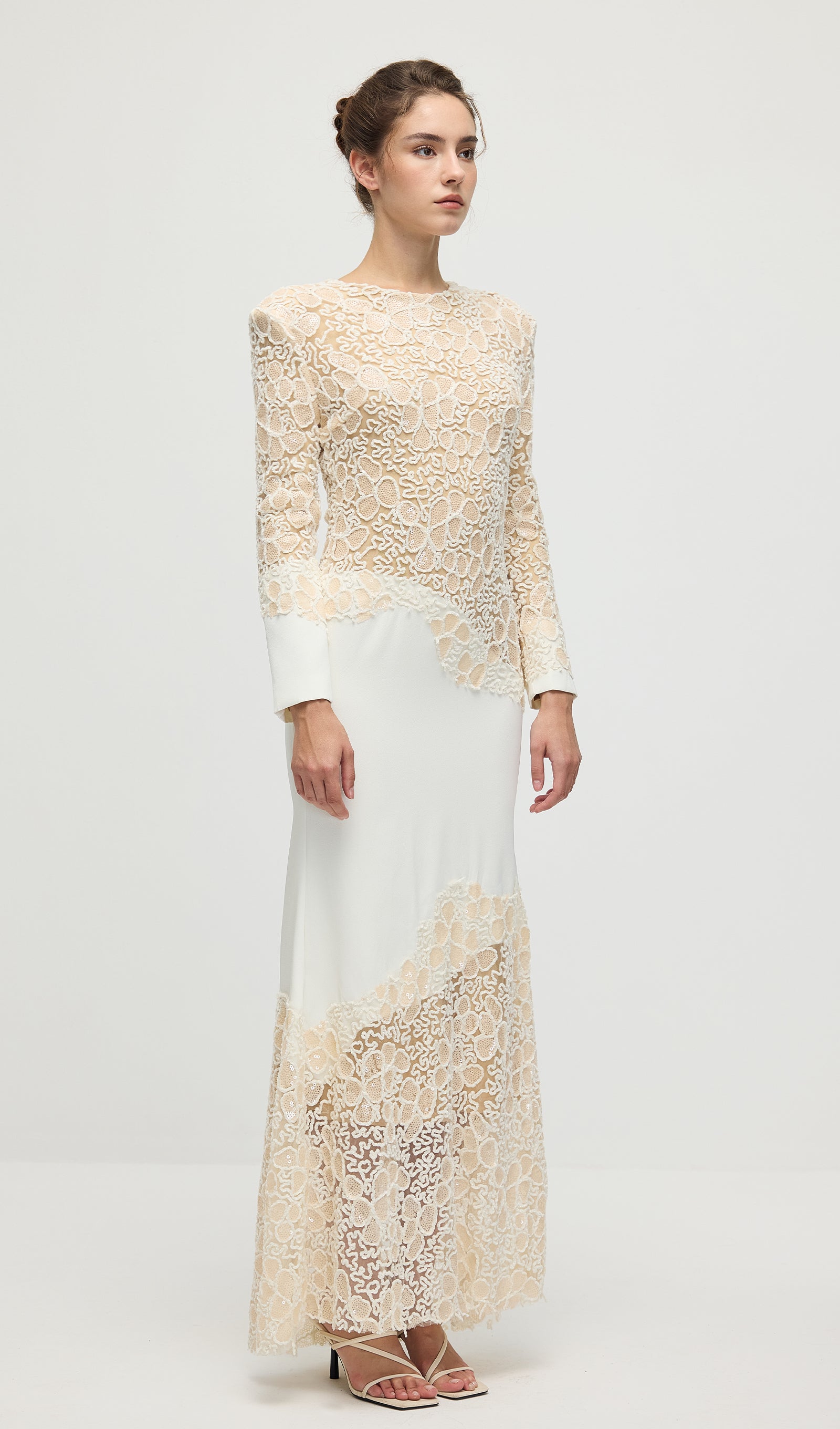 فستان قصير أحمر بدون حمالات مع فيونكة 