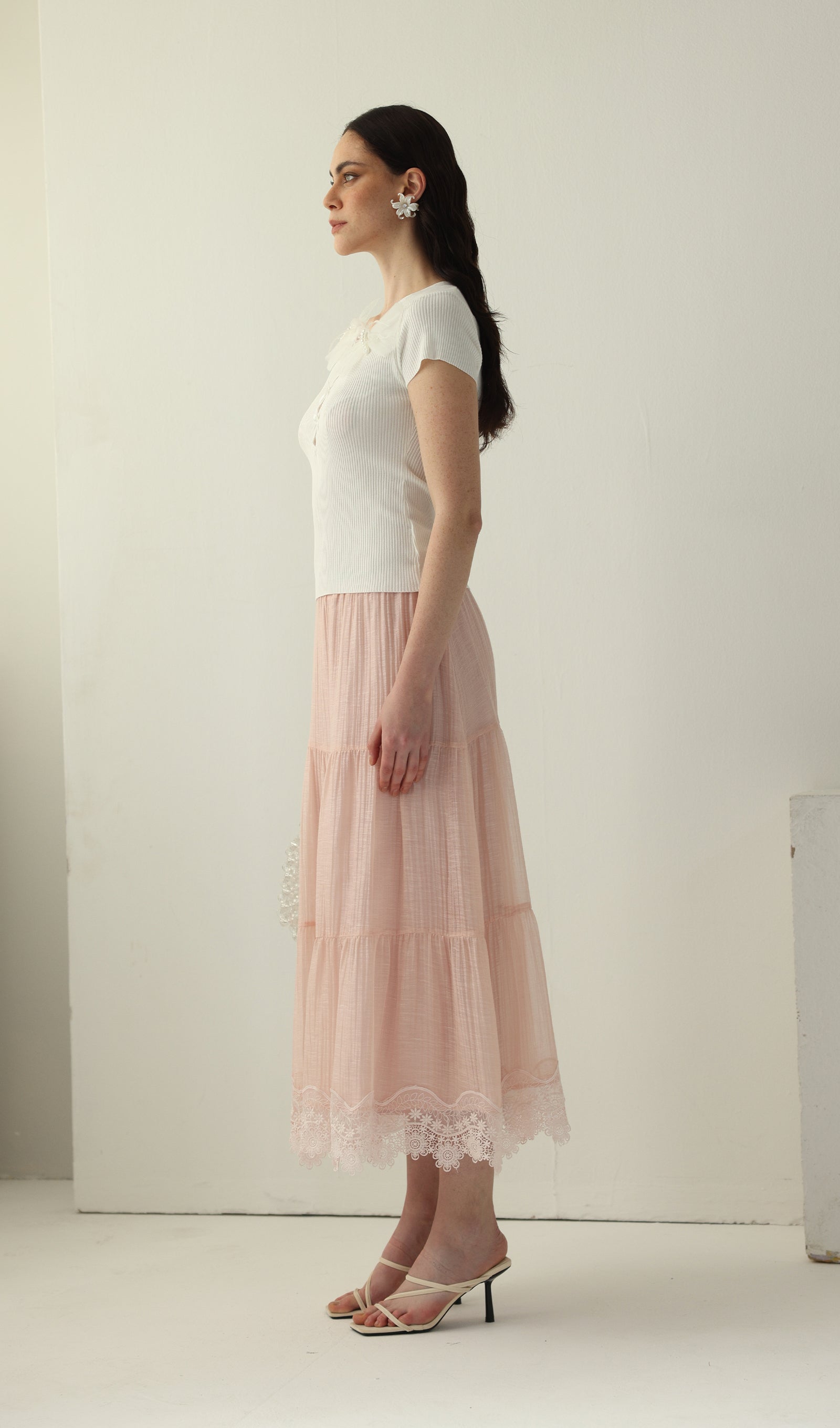 Geblümtes Maxikleid mit V-Ausschnitt und Taillengürtel