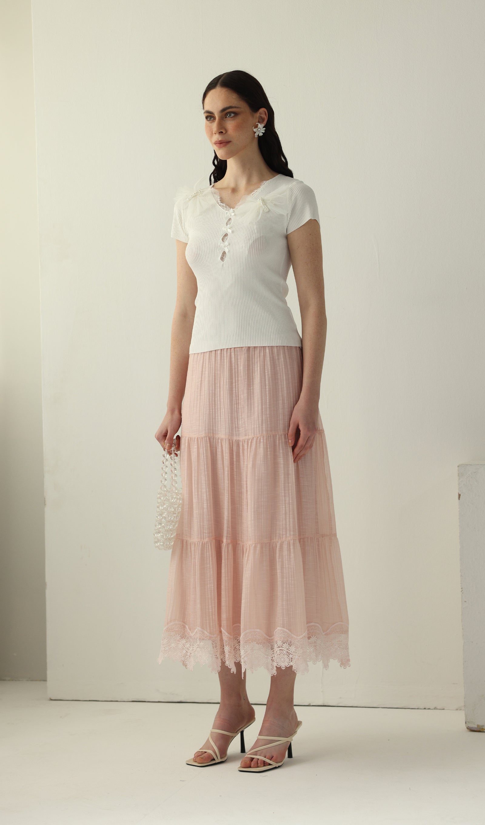 Geblümtes Maxikleid mit V-Ausschnitt und Taillengürtel