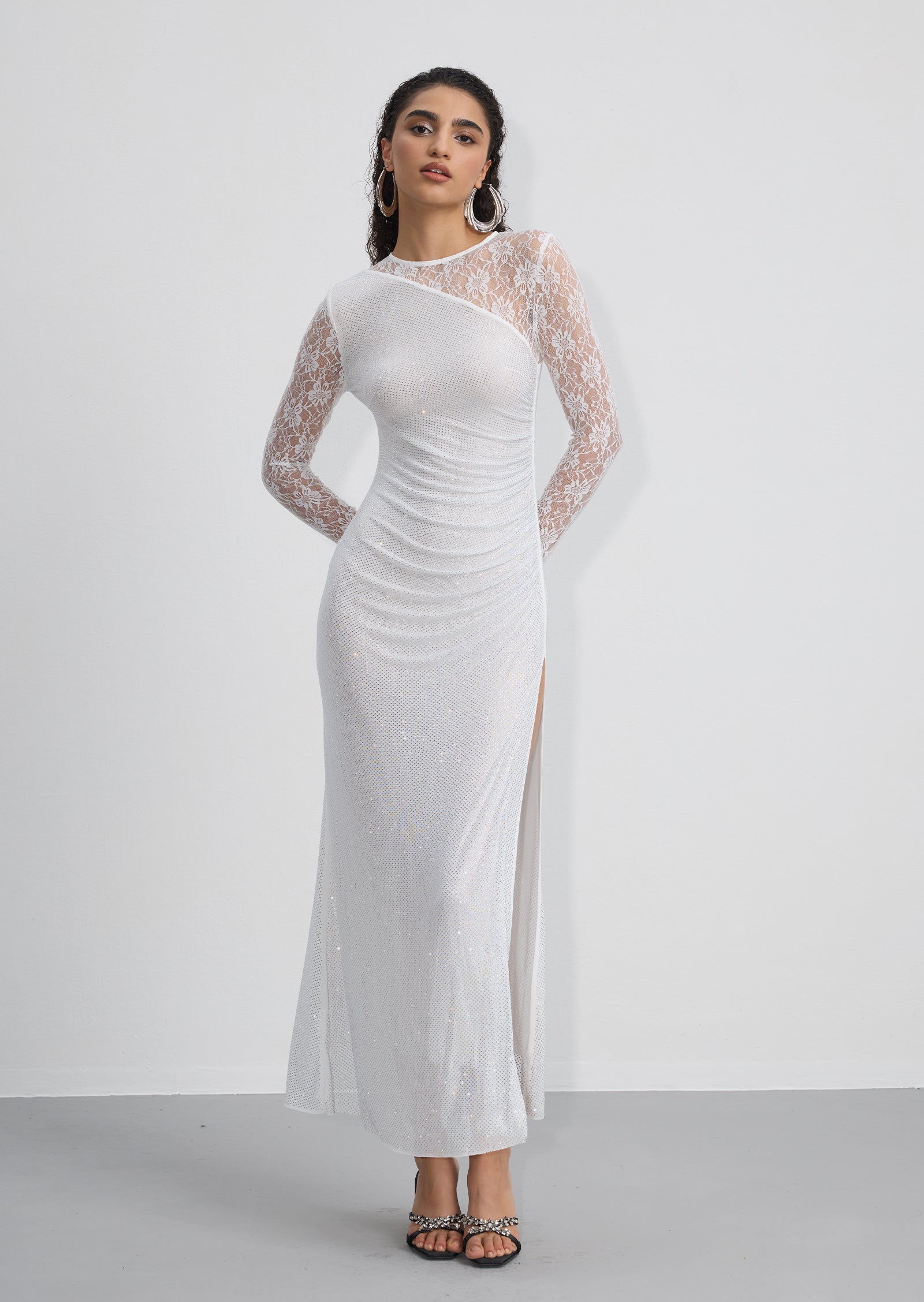 فستان قصير بقميص مزين بدانتيل صناعي 