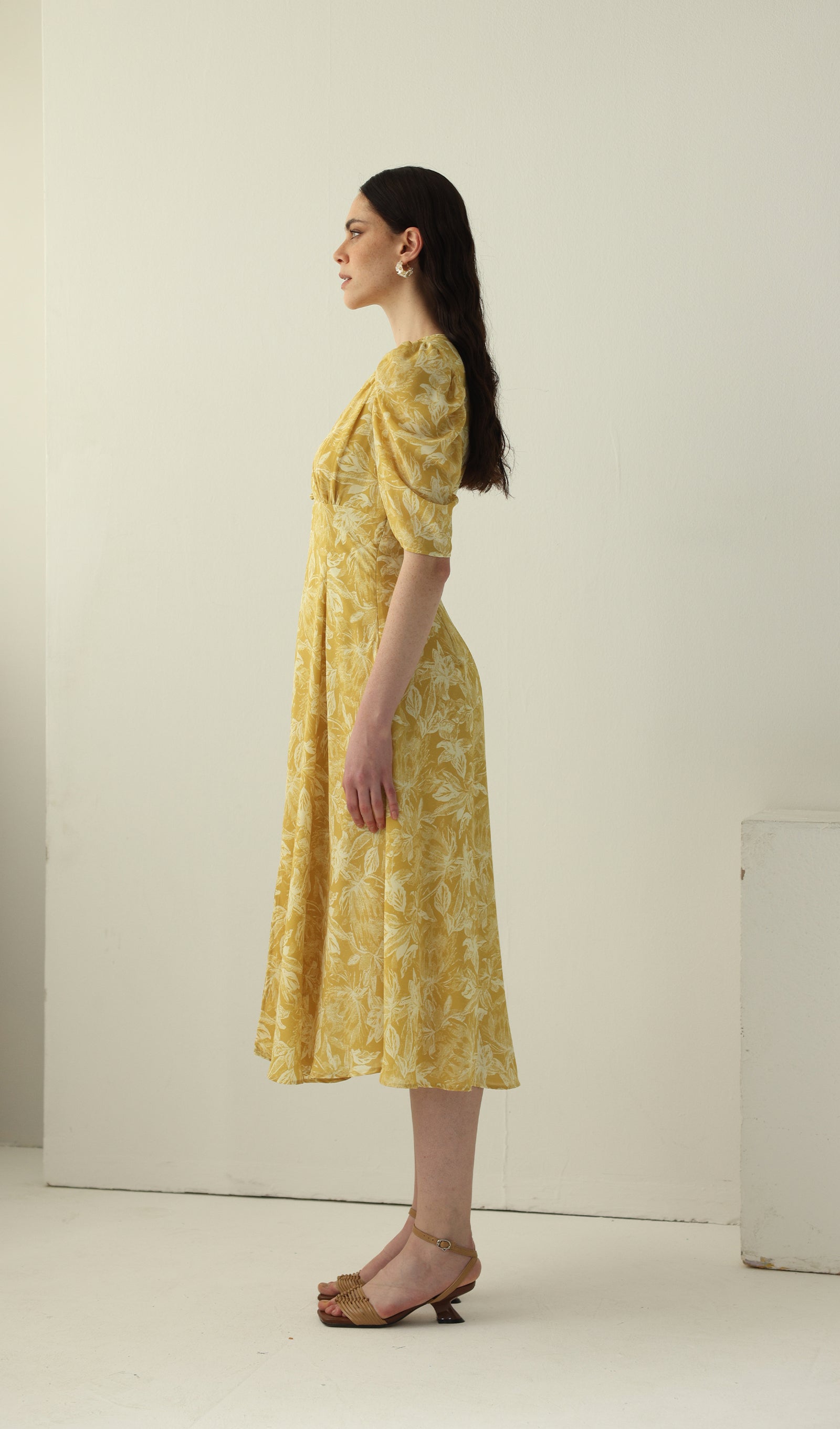 Midikleid in A-Linie mit Blumenmuster und Laternenärmeln