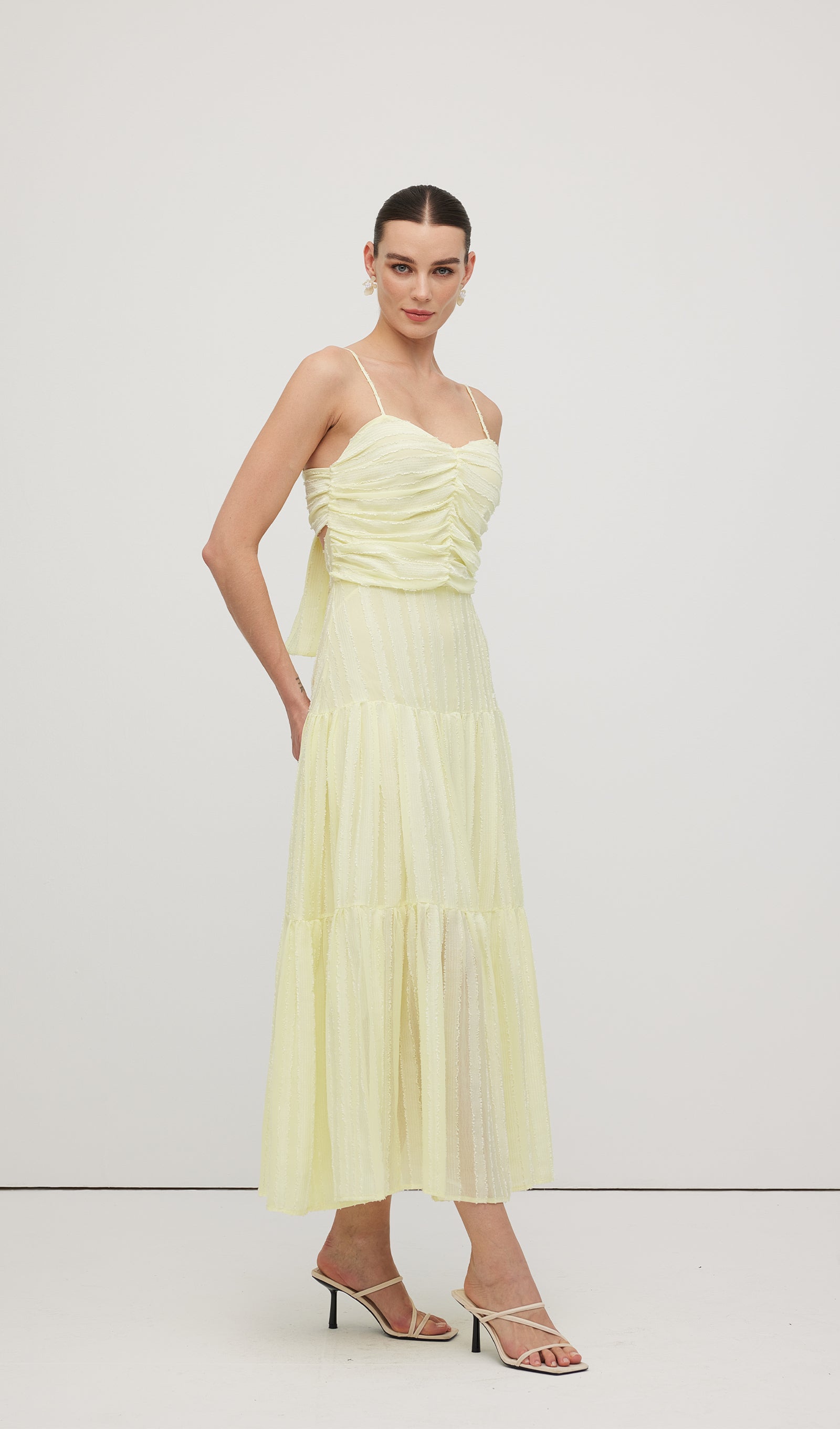Minikleid mit 3D-Strassblumenmuster in Weiß