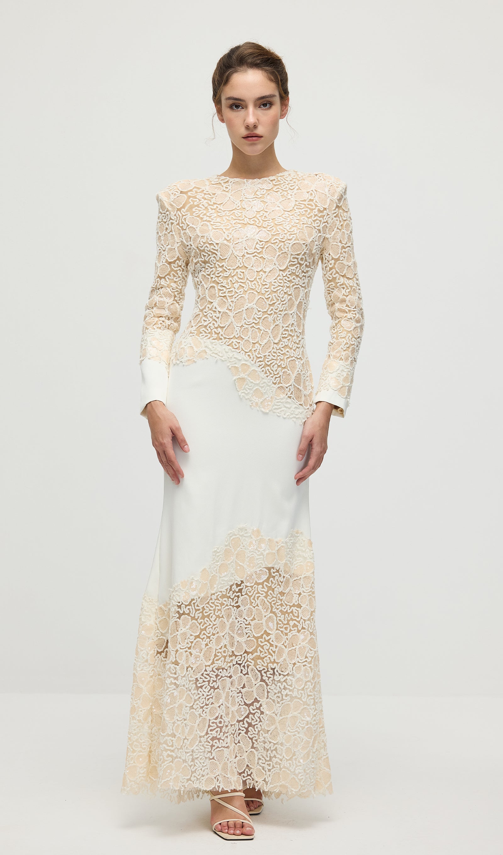 فستان قصير أحمر بدون حمالات مع فيونكة 