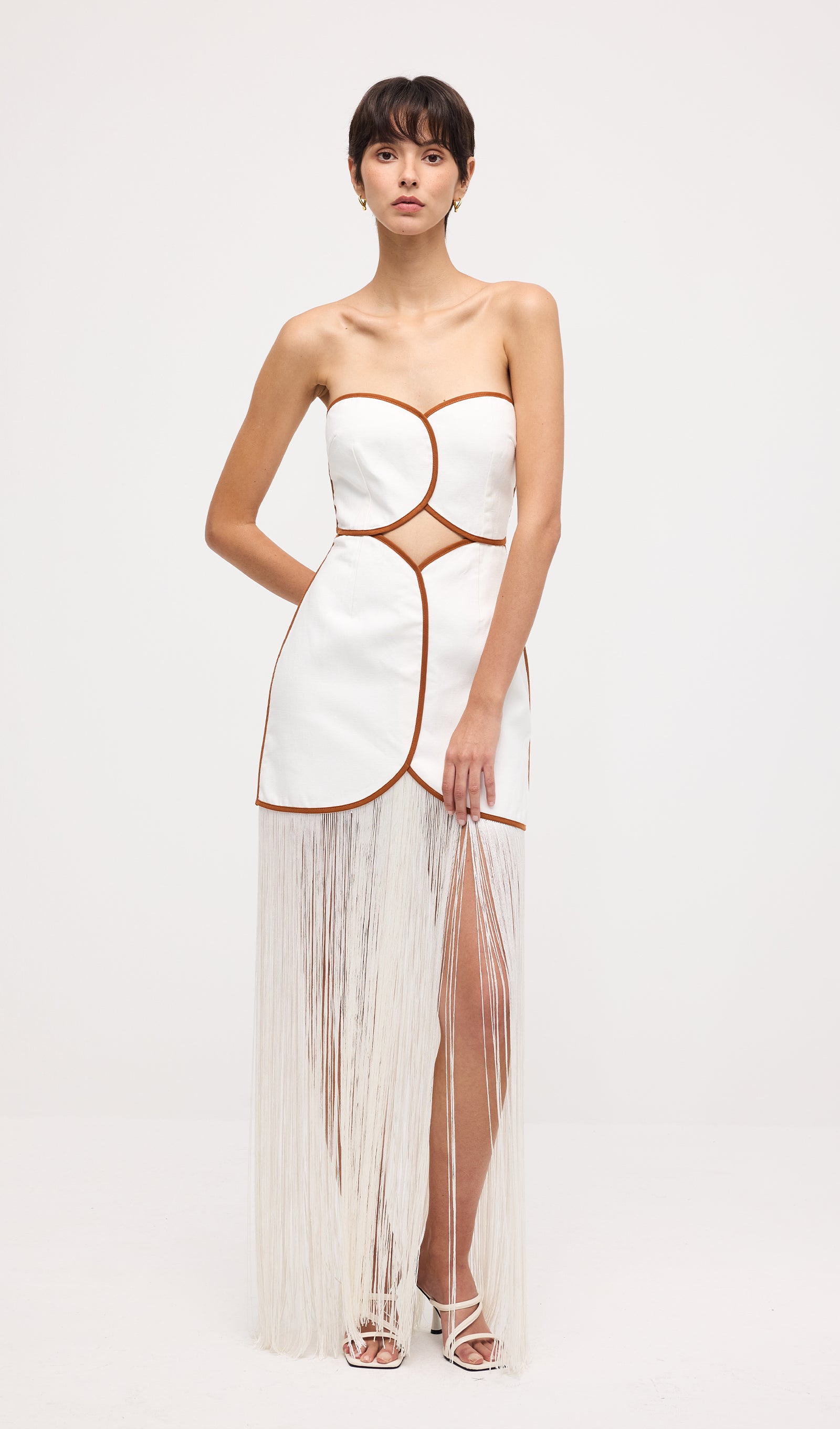 فستان قصير أحمر بدون حمالات مع فيونكة 