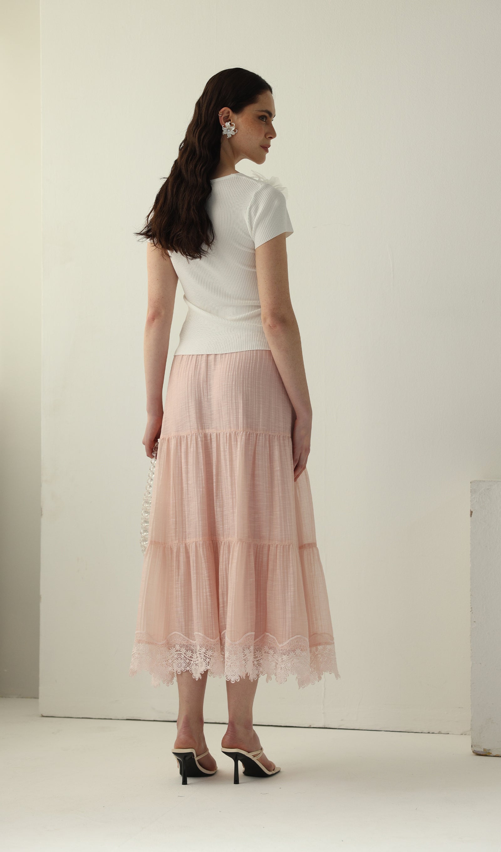 Geblümtes Maxikleid mit V-Ausschnitt und Taillengürtel