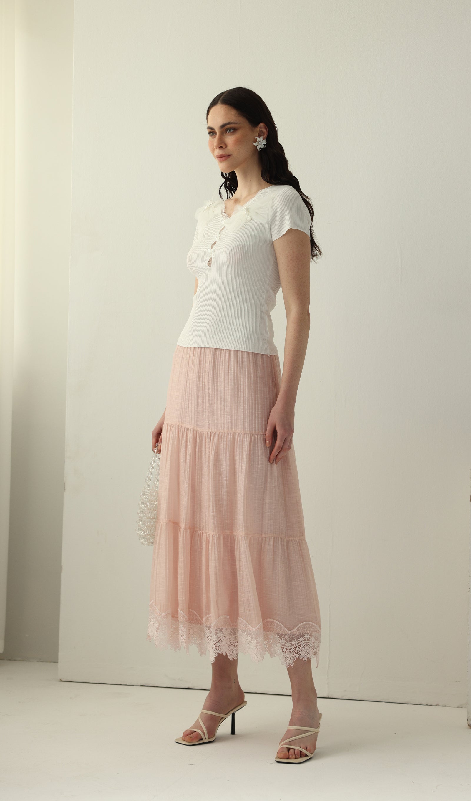 Geblümtes Maxikleid mit V-Ausschnitt und Taillengürtel
