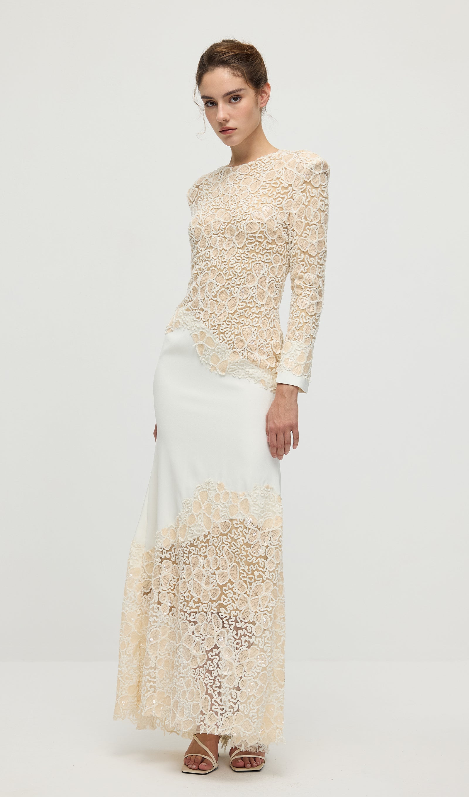 فستان قصير أحمر بدون حمالات مع فيونكة 