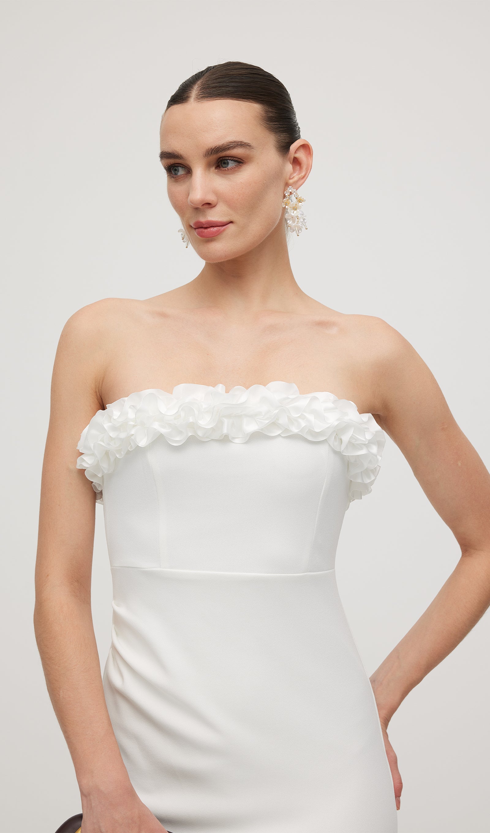 Minikleid mit 3D-Strassblumenmuster in Weiß