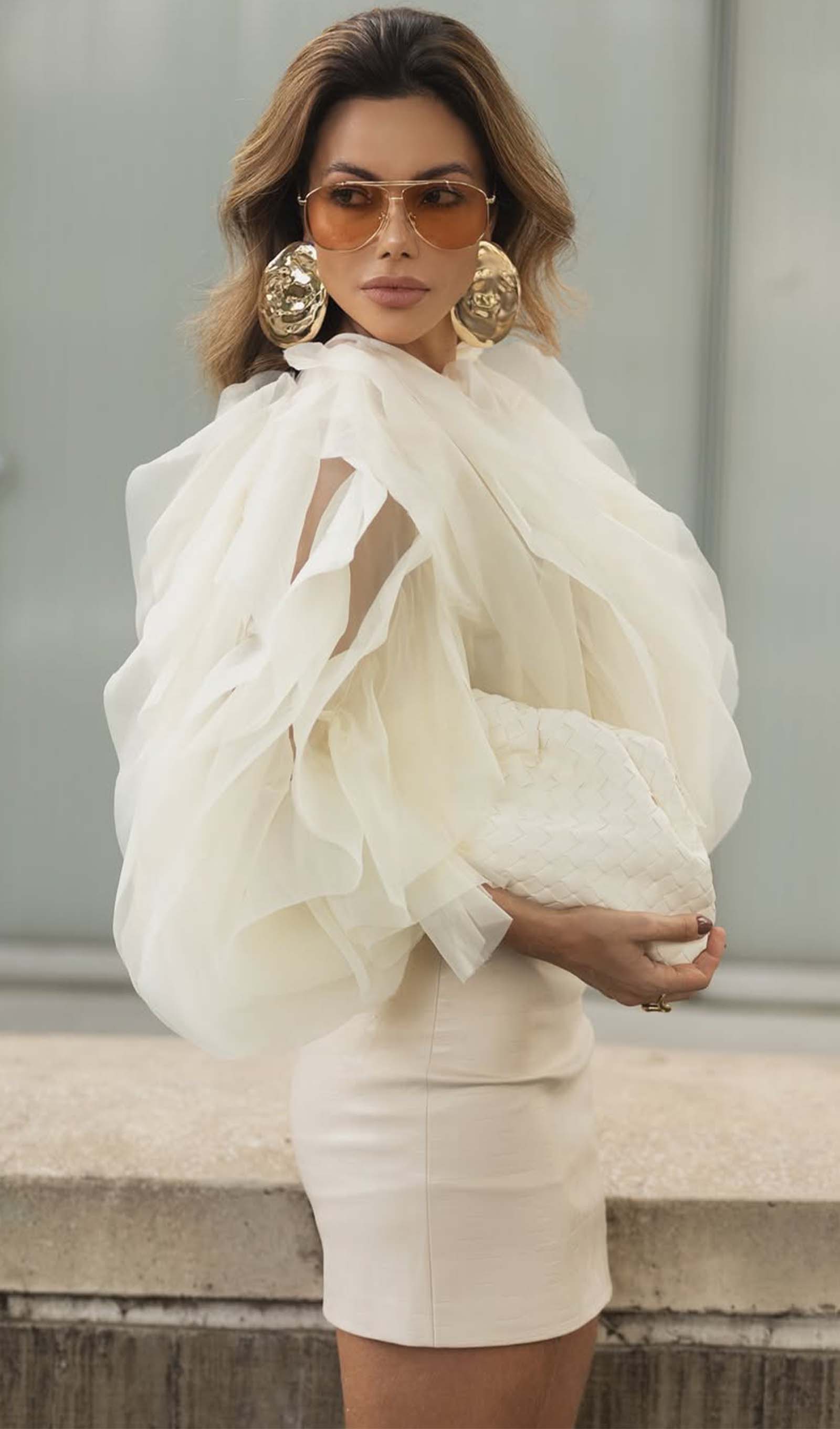 Geblümtes Maxikleid mit V-Ausschnitt und Taillengürtel