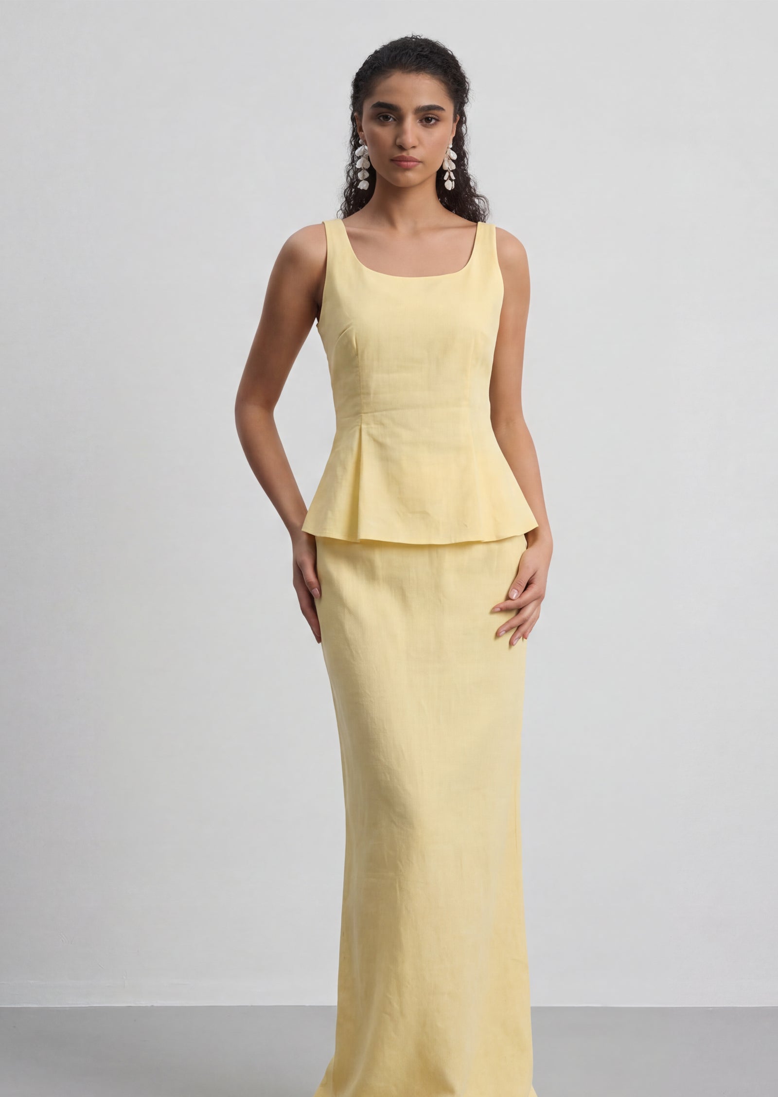 فستان قصير بقميص مزين بدانتيل صناعي 