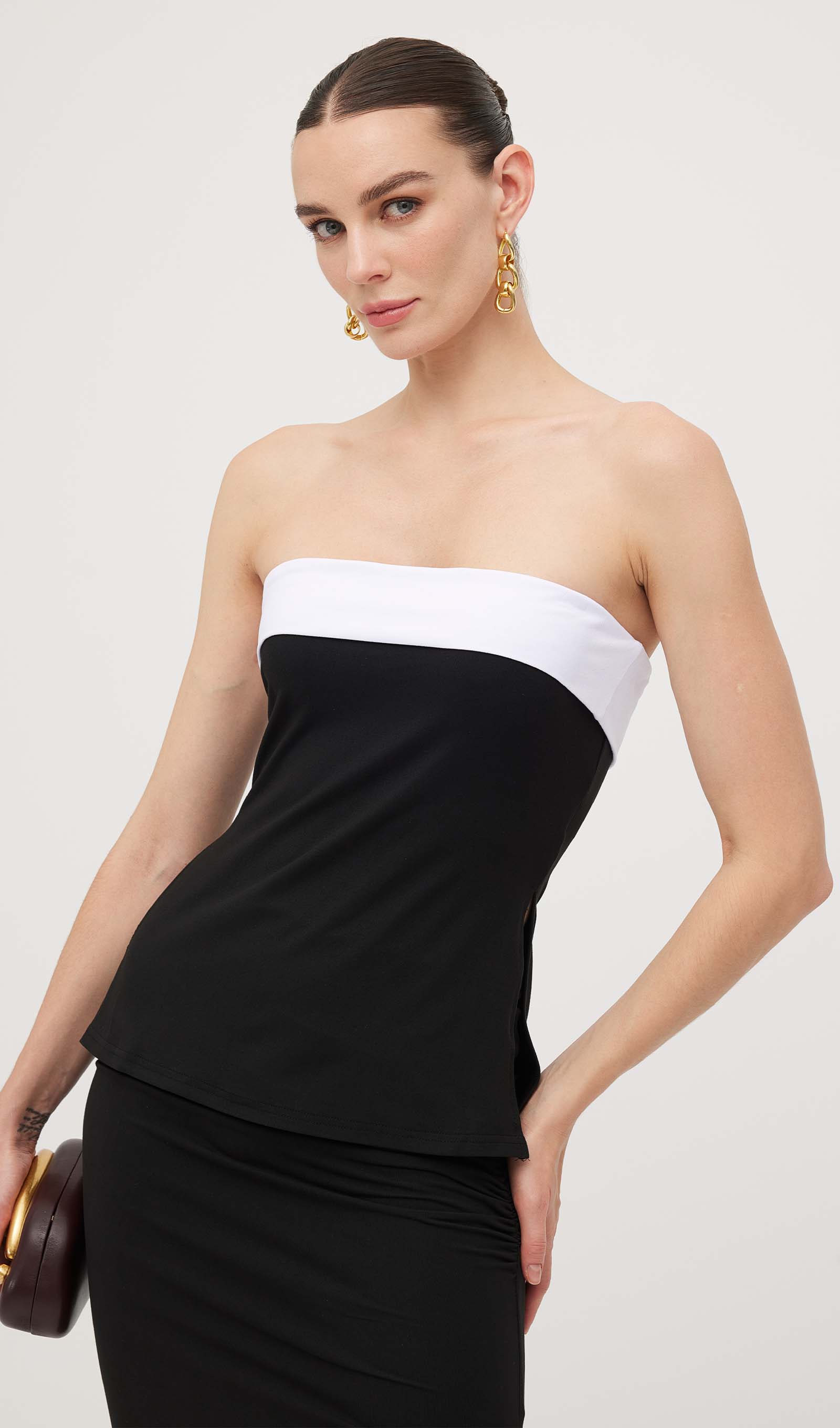 Geblümtes Maxikleid mit V-Ausschnitt und Taillengürtel