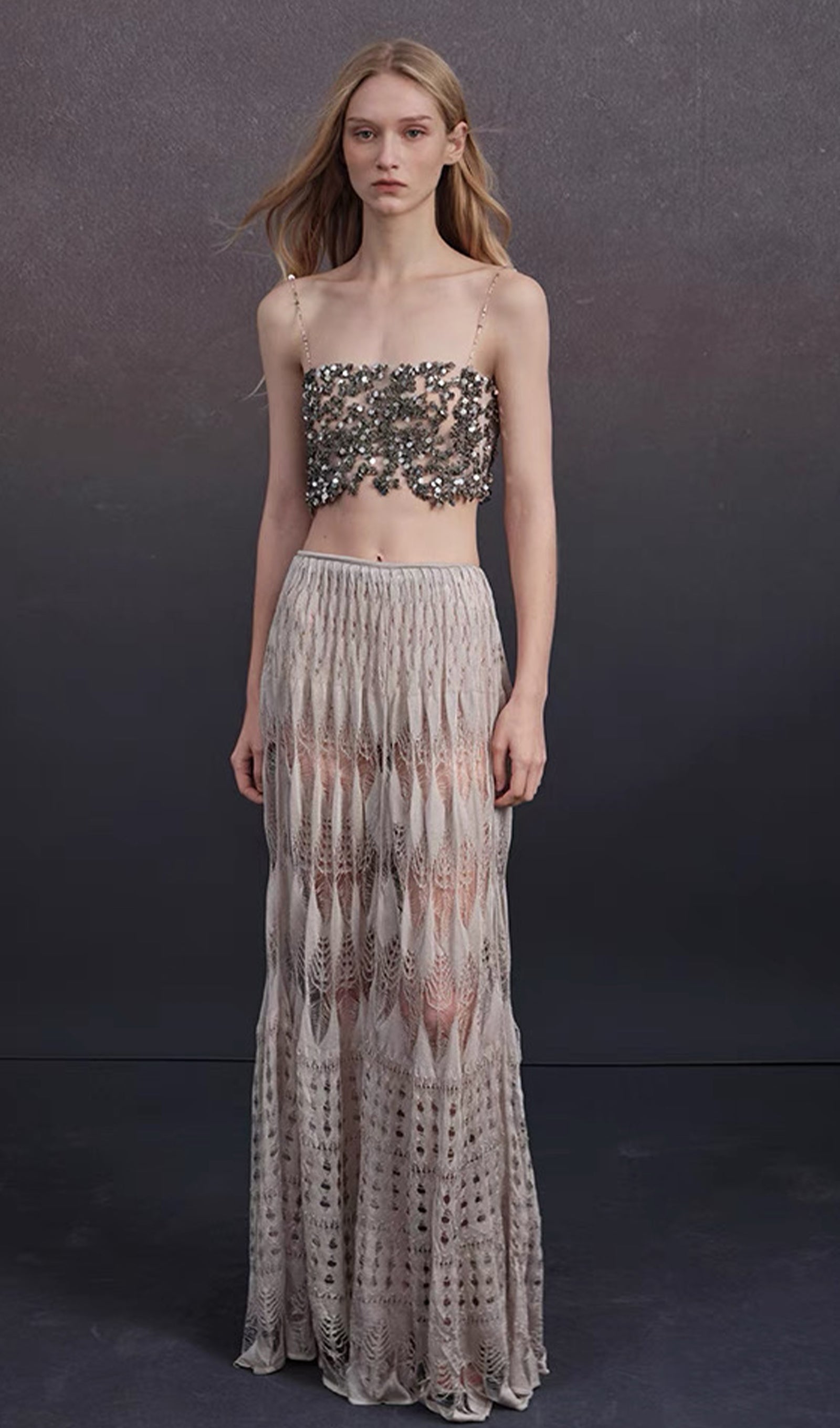 Minikleid mit 3D-Strassblumenmuster in Weiß