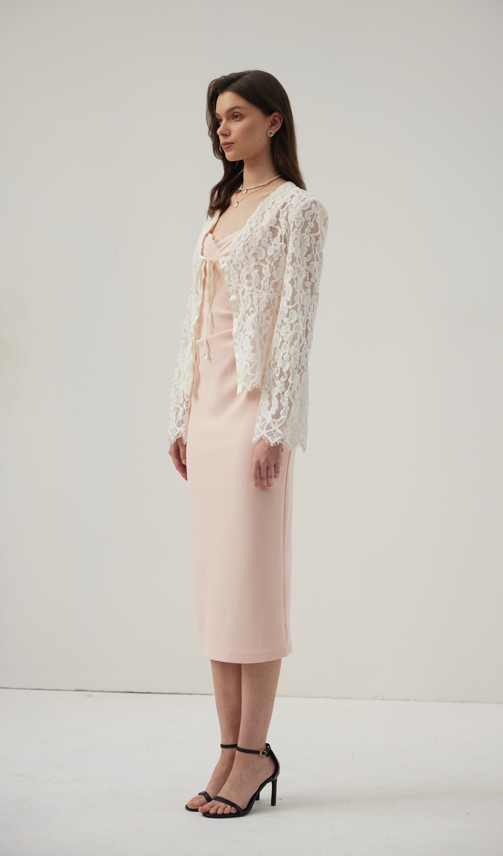 بلوزة من الدانتيل المجوف 