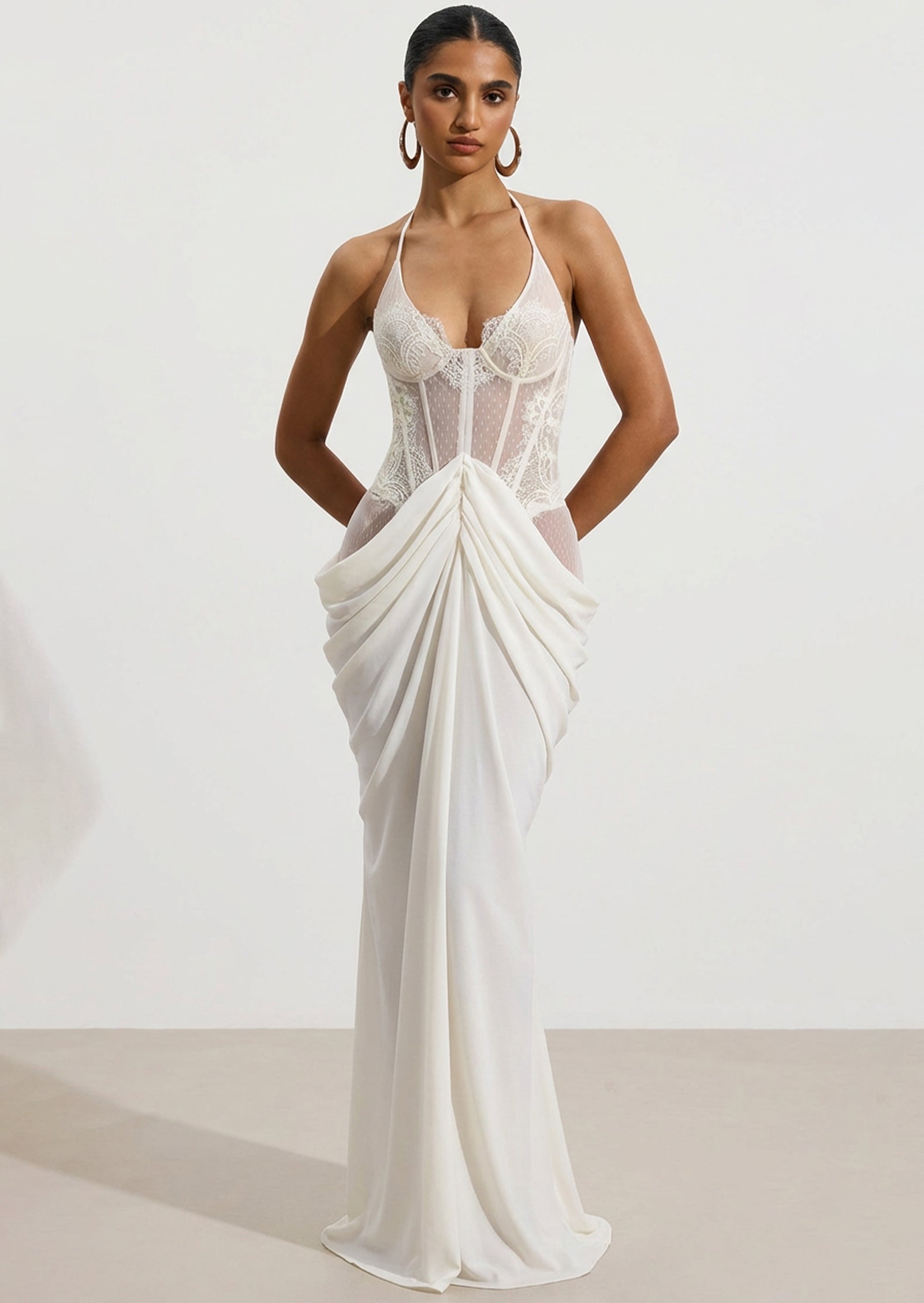 فستان قصير بقميص مزين بدانتيل صناعي 