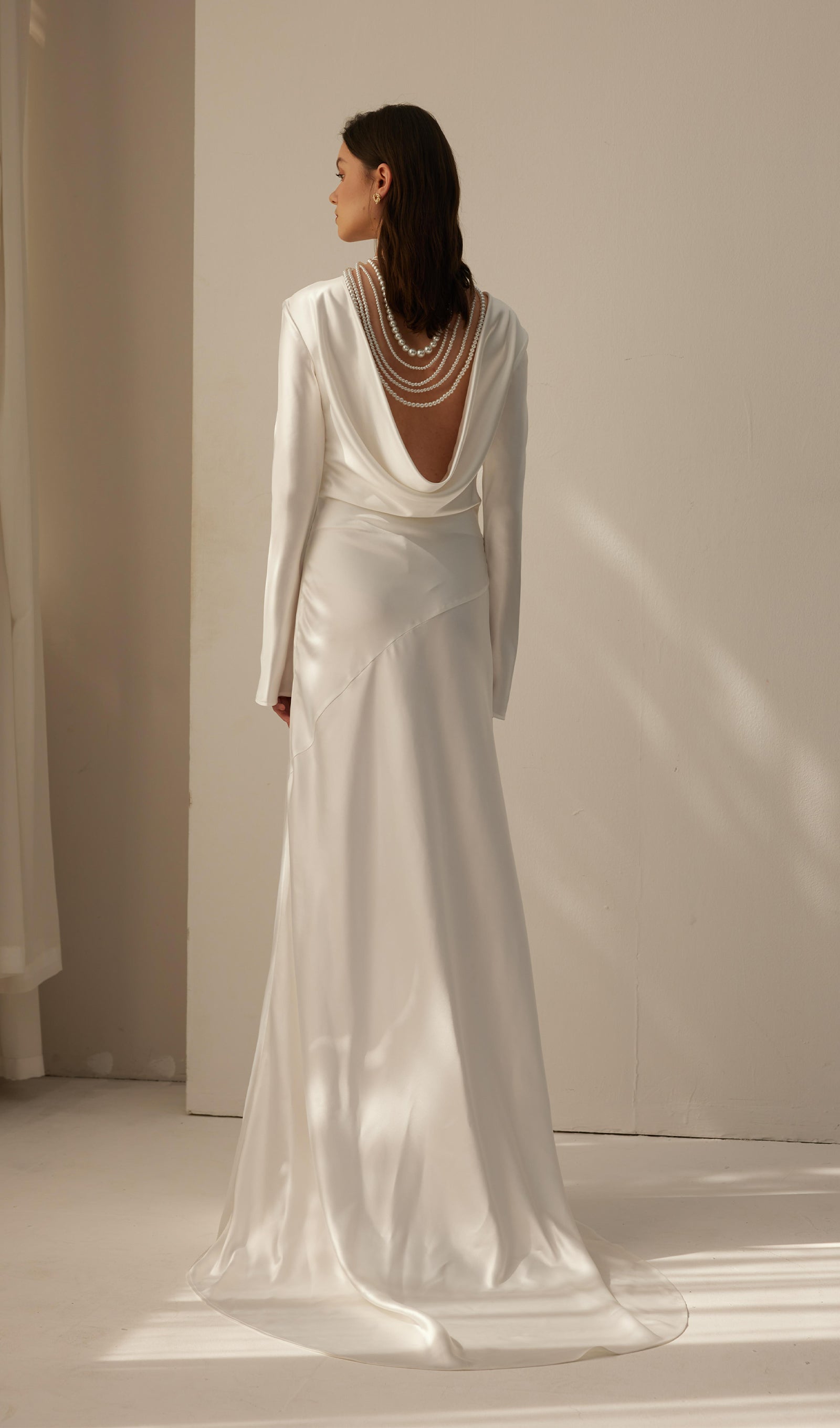White Satin Long Sleeved Slim Evening Dress