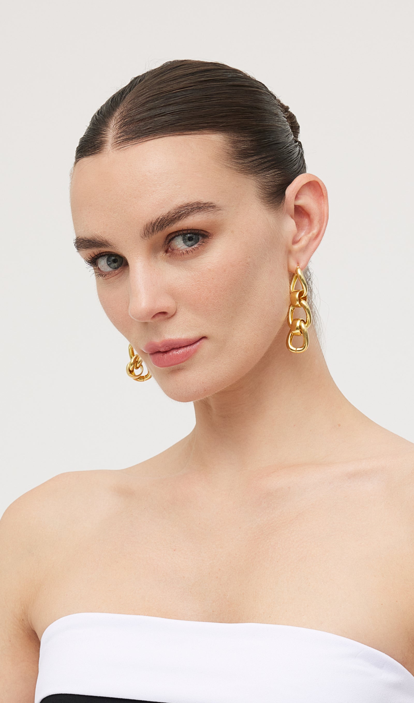 أقراط لؤلؤية على شكل زهرة زرقاء عتيقة