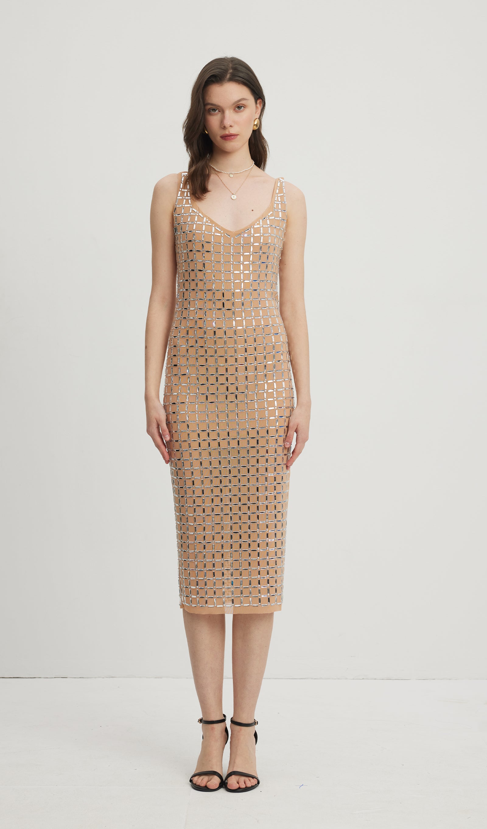 فستان ميدي مفتوح الظهر مزين باللون البيج 