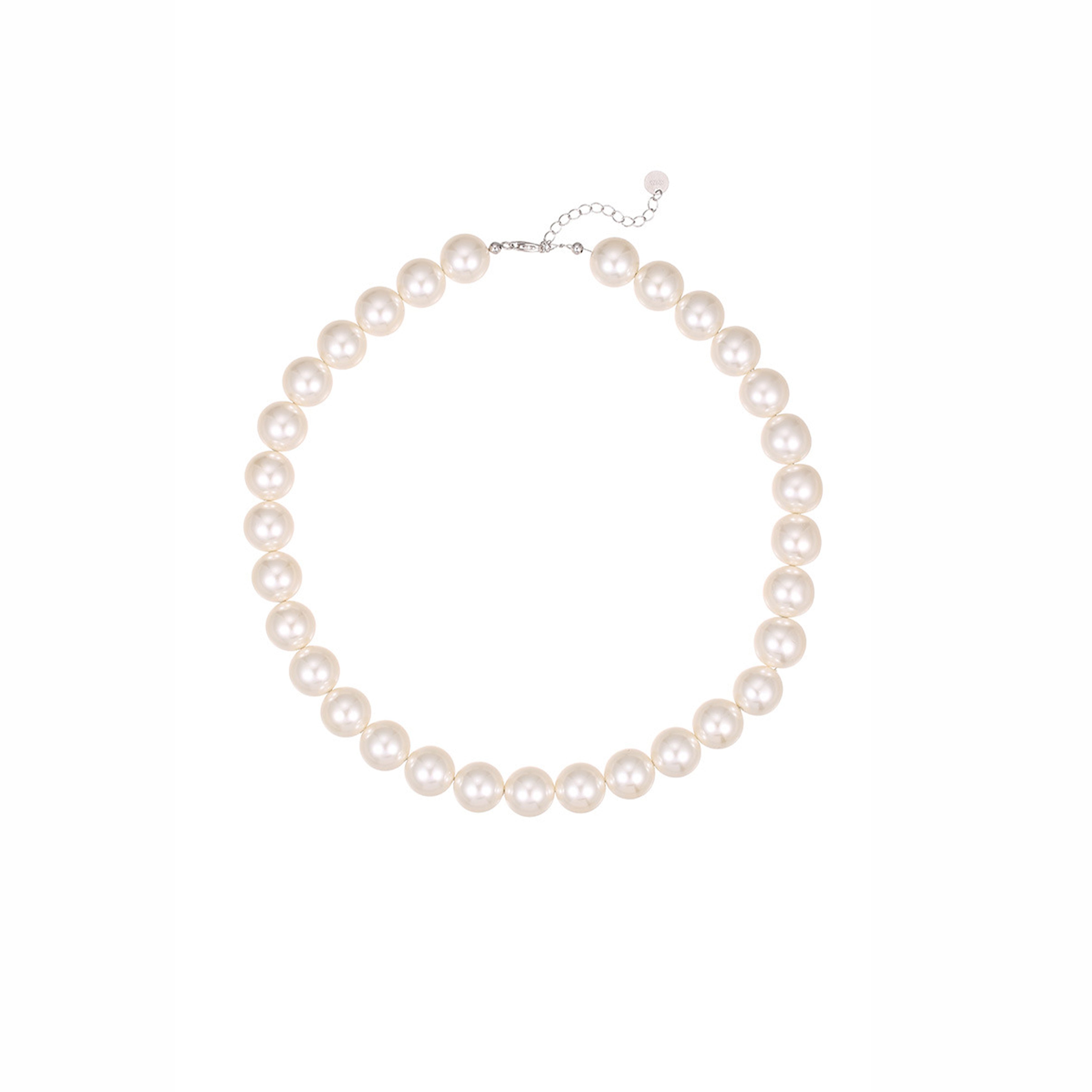 عقد لؤلؤ بسيط وأنيق