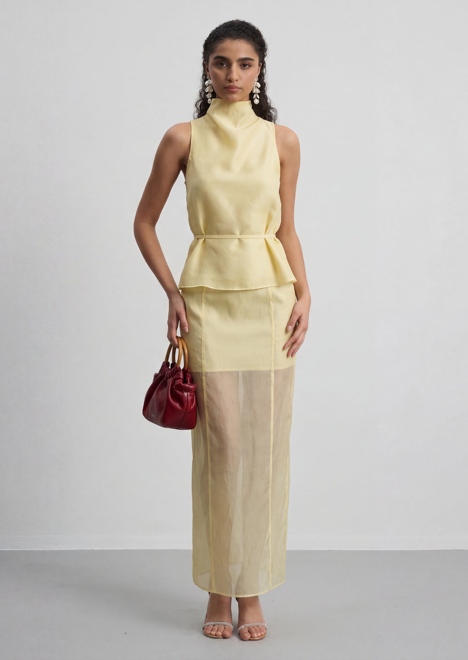 فستان قصير بقميص مزين بدانتيل صناعي 