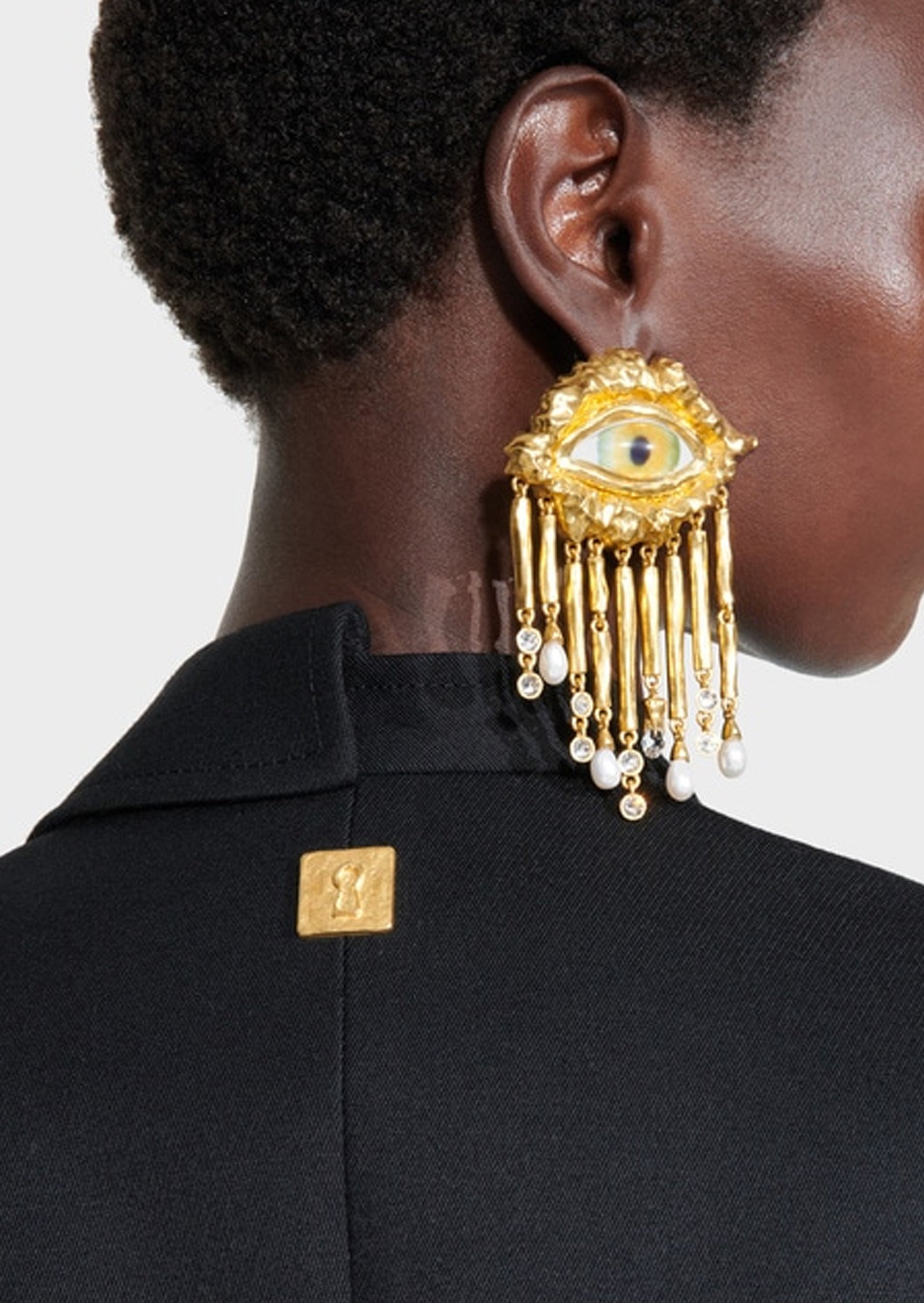 أقراط لؤلؤية على شكل زهرة زرقاء عتيقة