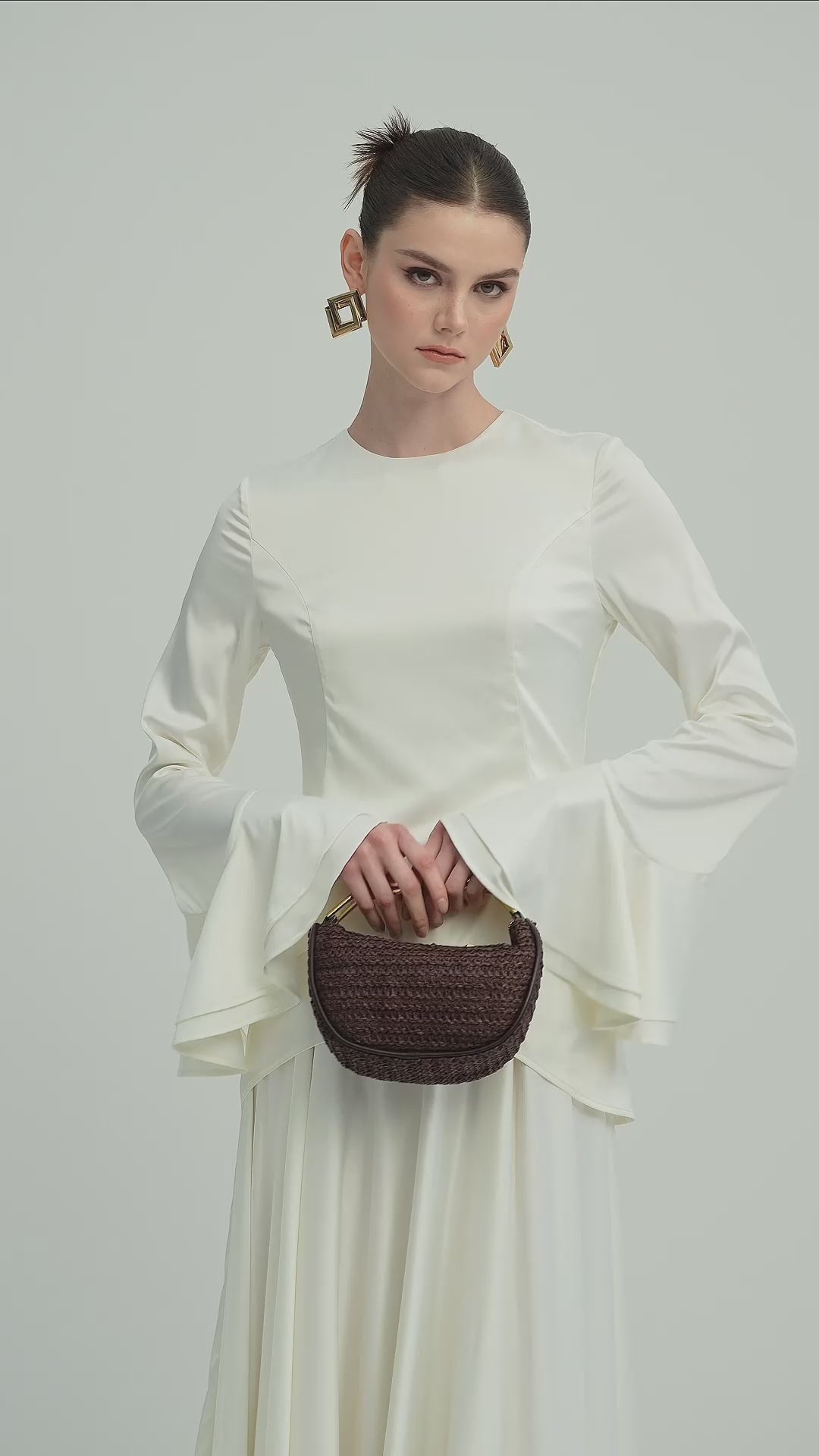 Video laden: Midikleid in A-Linie mit Blumenmuster und Laternenärmeln