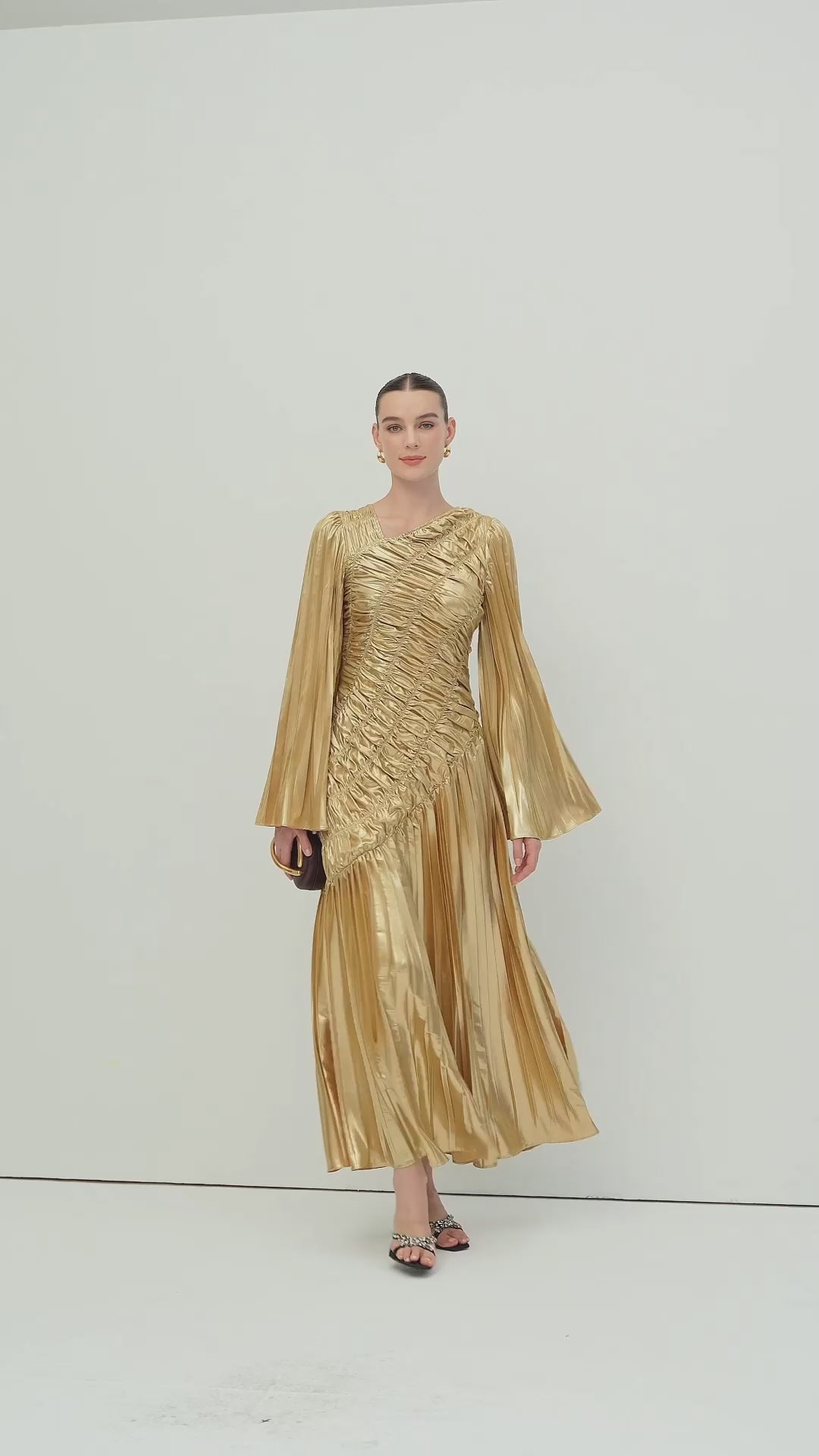 Video laden: Midikleid in A-Linie mit Blumenmuster und Laternenärmeln