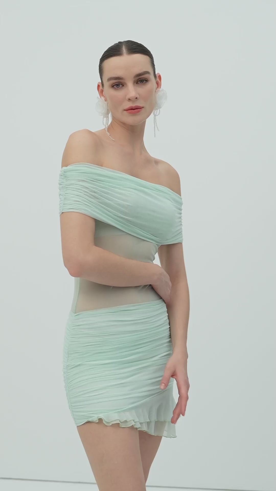 Video laden: Midikleid in A-Linie mit Blumenmuster und Laternenärmeln